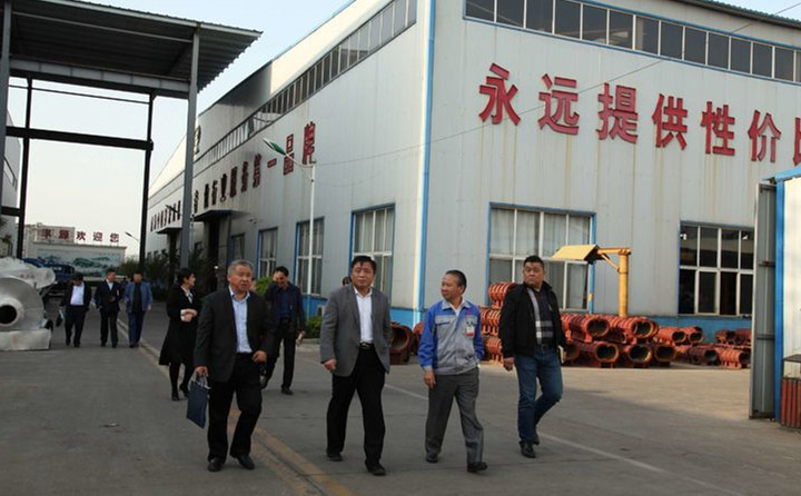 會后,企業家們參觀金格瑞生產間 會后,企業家們參觀金格瑞生產間