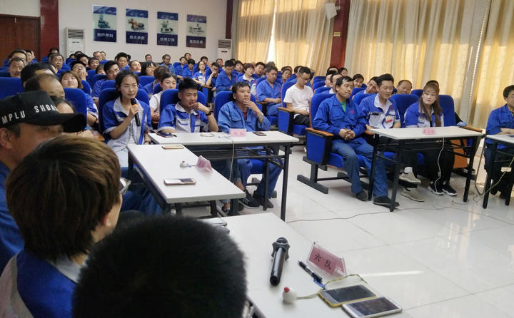 6支代表隊(duì)踴躍回答問(wèn)題 6支代表隊(duì)踴躍回答問(wèn)題