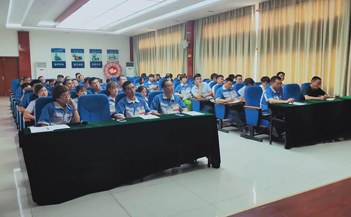 半年表彰總結(jié)會(huì) 半年表彰總結(jié)會(huì)