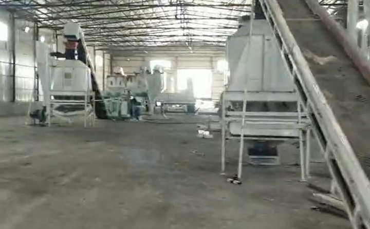 黑河秸稈顆粒機生產線調試現場 黑河秸稈顆粒機生產線調試現場