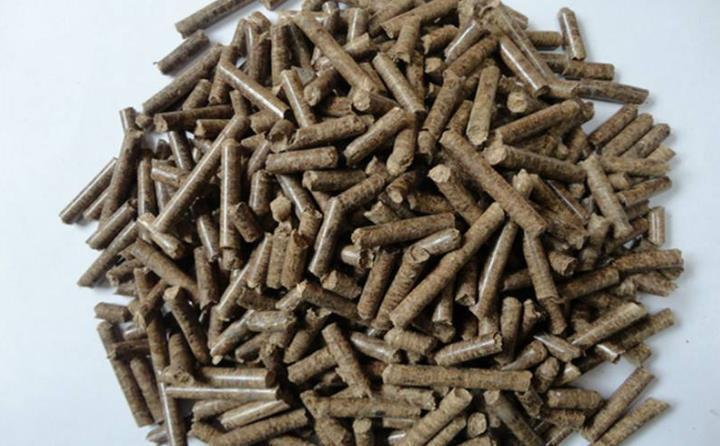 秸稈、鋸末、廢木頭等秸稈顆粒機加工成顆粒狀的生物質(zhì)燃料 秸稈、鋸末、廢木頭等秸稈顆粒機加工成顆粒狀的生物質(zhì)燃料