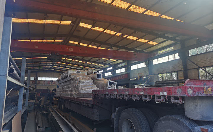 秸稈制粒機生產線配套設備裝車中