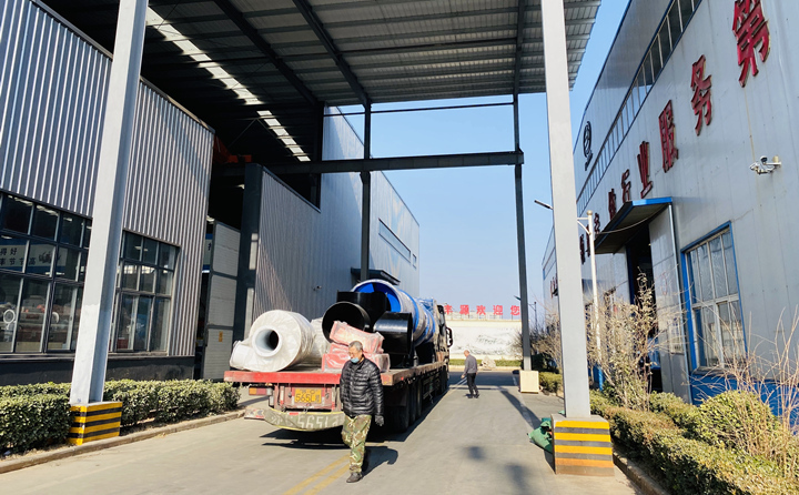 顆粒機(jī)生產(chǎn)線(xiàn)烘干筒裝車(chē)中